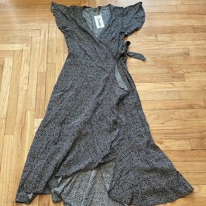 Sucrefas Black Floral V Neck Ruffle Midi Wrap Dress, NWT Size M/L